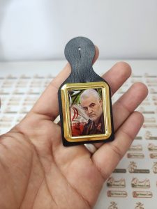 مدال با نشان حاج قاسم سلیمانی